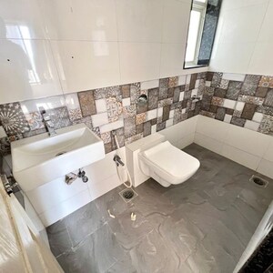 Team Area in 2 BHK Apartment at Ghatkopar East – for Rent