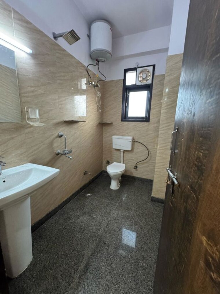 Bathroom, chattarpur 2 Bedroom 950 Sq.Ft. Builder Floor In Chattarpur Delhi 9813443