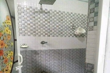 Bathroom in 2 BHK Builder Floor at Sector 13 – for Rent
