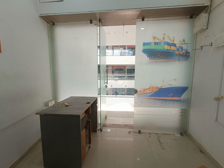 Team Area, malad west Commercial Office Space 220 Sq.Ft. In Malad West Mumbai 9779380