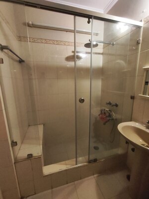 Master Bedroom in 2.5 BHK Villa at RWA Apartments Sector 39, Sector 39 – for Rent