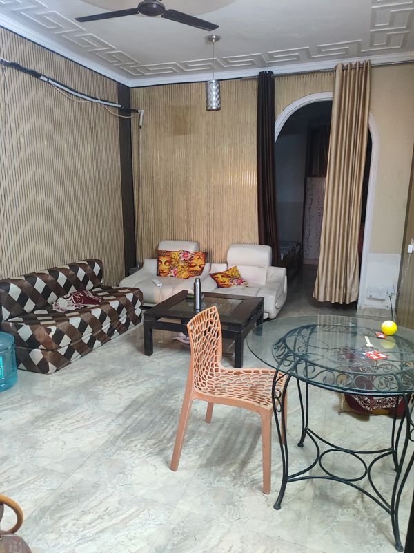 1.5 BHK + Servant Room Builder Floor For Rent in RWA Apartments Sector 30