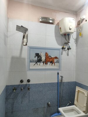 Master Bedroom in 1.5 BHK Builder Floor at RWA Apartments Sector 30, Sector 30 – for Rent