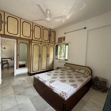 Bedroom in 2 BHK Apartment at Malabar Hill – for Sale