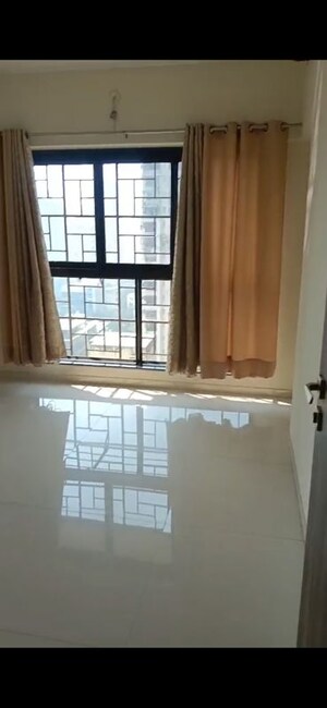 Room in 2 BHK Apartment at Chandak Stella, Goregaon West – for Rent