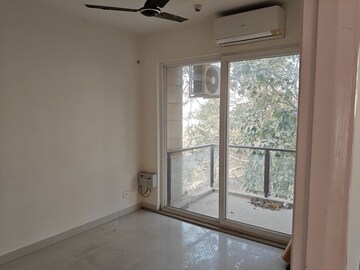 Room in 3 BHK Apartment at BPTP Astaire Gardens, Sector 70a – for Rent