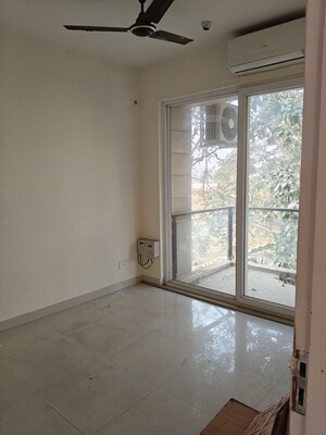 Room in 3 BHK Apartment at BPTP Astaire Gardens, Sector 70a – for Rent