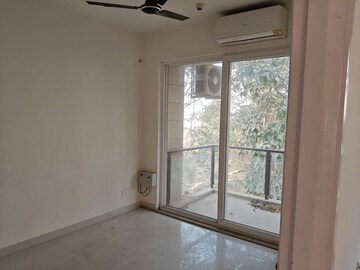Room in 3 BHK Apartment at BPTP Astaire Gardens, Sector 70a – for Rent