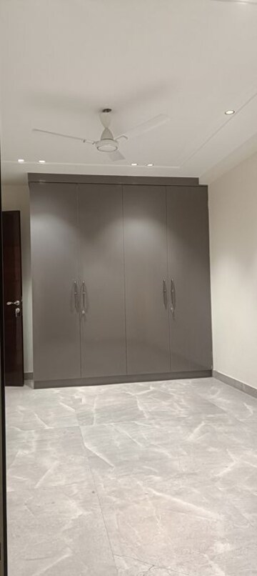 Room in 4 BHK Builder Floor at Agcr Enclave – for Sale