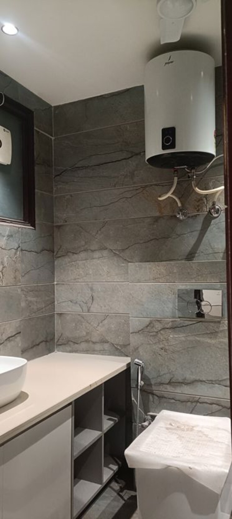 Bathroom, agcr enclave 4 Bedroom 2475 Sq.Yd. Builder Floor In Agcr Enclave Delhi 9813542