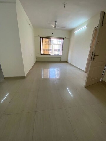 Room in 3 BHK Apartment at Ivory Towers CHS LTD, Bhakti Park – for Rent