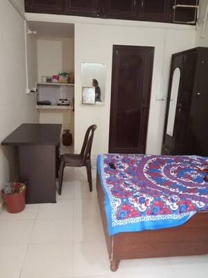 Bedroom in Studio Apartment at Varun Enclave, Sector 28 – for Rent