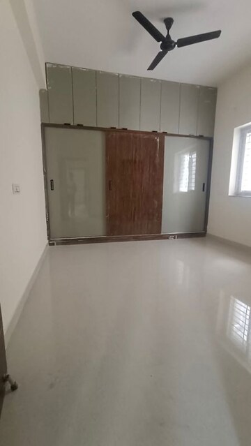Room in 2 BHK Apartment at Kondapur – for Rent
