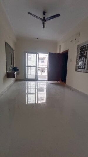 Room in 2 BHK Apartment at Kondapur – for Rent