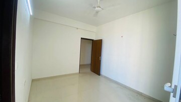Room in 3 BHK Apartment at Ambika Florence Park, North Mullanpur – for Rent