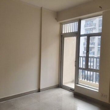 Room in 3 BHK Apartment at Gaur City-2, Gaur City 2 – for Rent