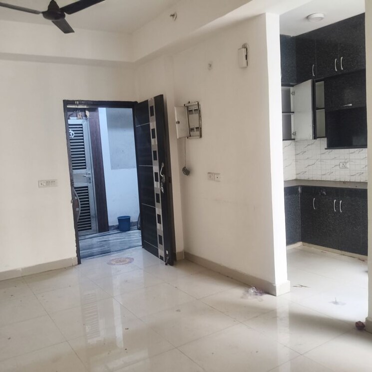 Room, gaur-city-2 3 Bedroom 1250 Sq.Ft. Apartment In Gaur City 2 Greater Noida 9813635
