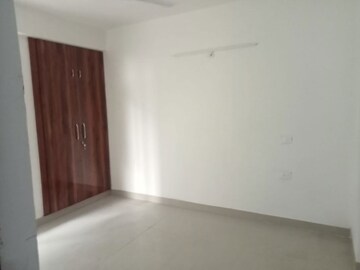 Room in 2 BHK Apartment at Panchsheel Greens II, Sector 16 Greater Noida – for Rent