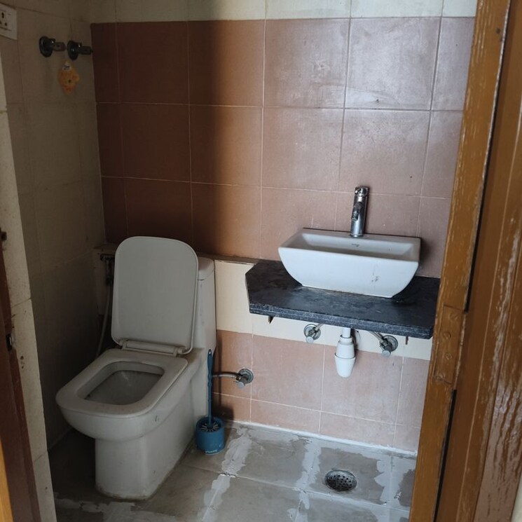 Bathroom, mahagun-mywoods 2 Bedroom 800 Sq.Ft. Apartment In Sector 16c Greater Noida Greater Noida 9813645