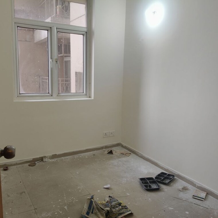 Room, mahagun-mywoods 2 Bedroom 800 Sq.Ft. Apartment In Sector 16c Greater Noida Greater Noida 9813645