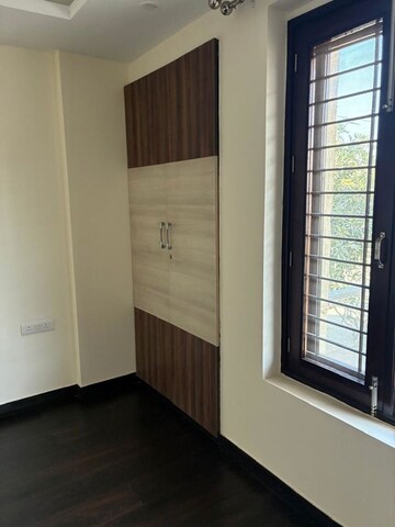 Room in 3 BHK Builder Floor at Sushant Lok 2, Sector 57 – for Rent