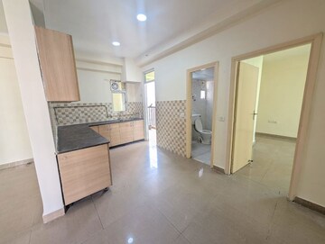 Room in 3 BHK Apartment at Gaur City 2 - 11th Avenue, Sector 16c Greater Noida – for Rent