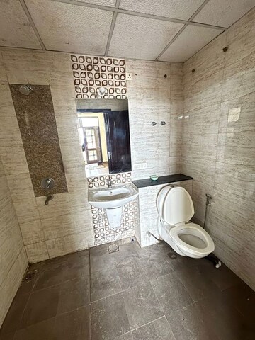 Bathroom in 3 BHK Builder Floor at Omaxe Silver Birch, North Mullanpur – for Rent