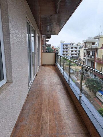 Balcony in 3 BHK Builder Floor at Ardee City, Sector 52 – for Rent