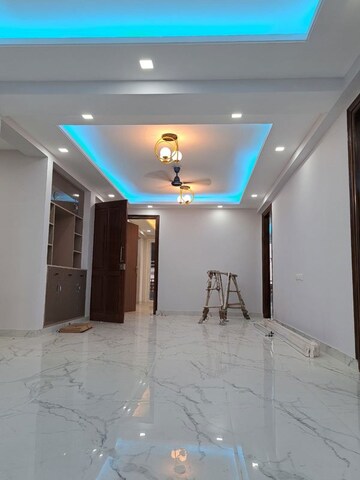 Building Lobby in 3 BHK Builder Floor at Ardee City, Sector 52 – for Rent