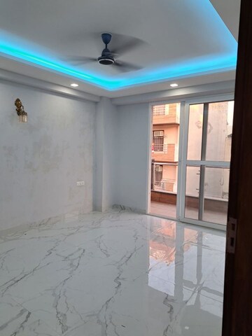 Building Lobby in 3 BHK Builder Floor at Ardee City, Sector 52 – for Rent