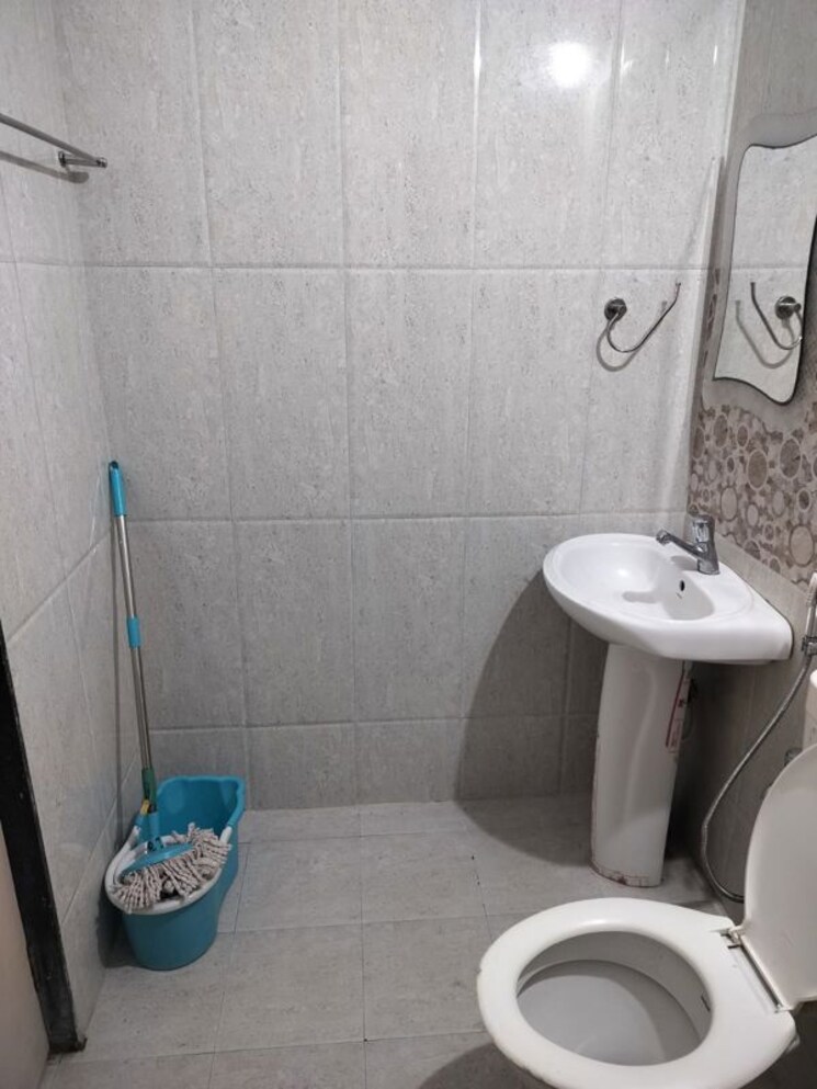 Bathroom, gk-dwarka-flora-residency 2 Bedroom 900 Sq.Ft. Apartment In Pimple Saudagar Pune 9813672