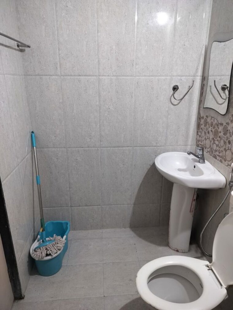 Bathroom, gk-dwarka-flora-residency 2 Bedroom 900 Sq.Ft. Apartment In Pimple Saudagar Pune 9813672