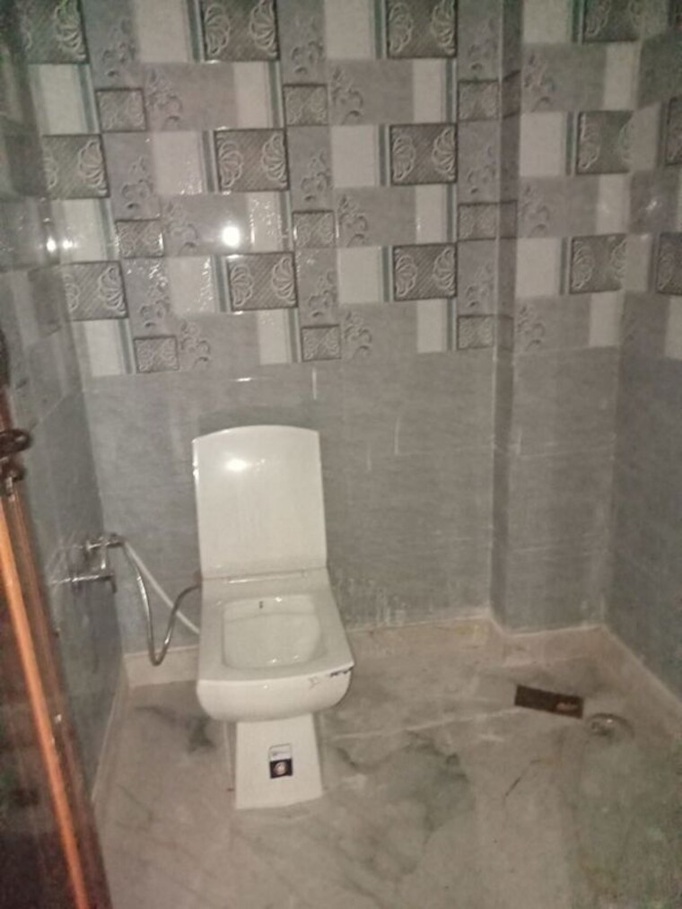 Bathroom, kamalpur 2 Bedroom 675 Sq.Ft. Builder Floor In Kamalpur Delhi 9813649