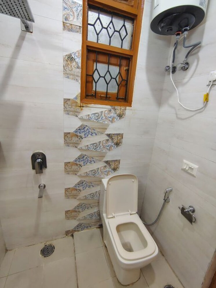 Bathroom, ardee-city 3 Bedroom 260 Sq.Ft. Builder Floor In Sector 52 Gurgaon 9813686