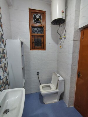 Bathroom in 3 BHK Builder Floor at Ardee City, Sector 52 – for Rent