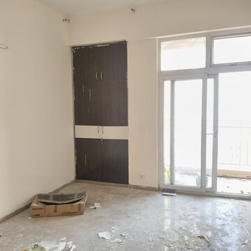Room in 3 BHK Apartment at Mahagun Mywoods, Sector 16c Greater Noida – for Rent