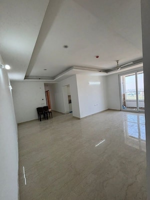 Room in 3 BHK Apartment at Omaxe Lake, North Mullanpur – for Rent