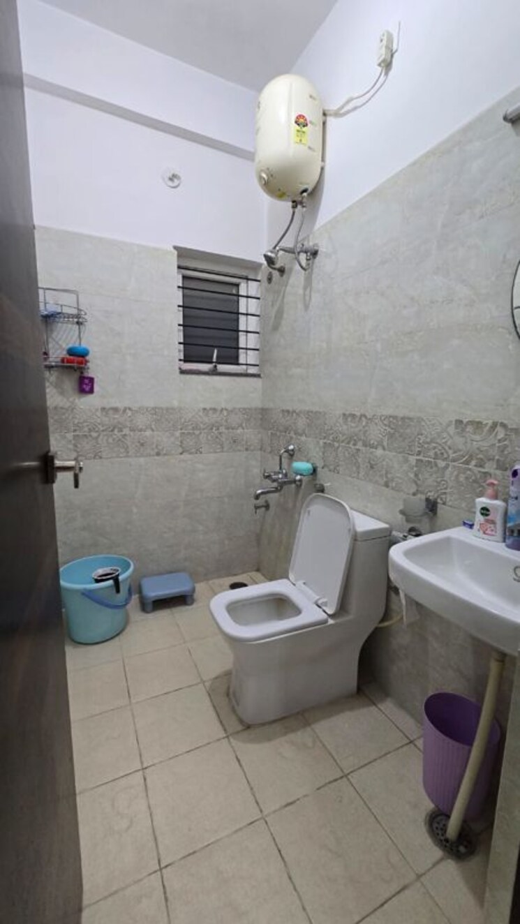 Bathroom, hsr layout 2 Bedroom 1100 Sq.Ft. Builder Floor In Hsr Layout Bangalore 9813703