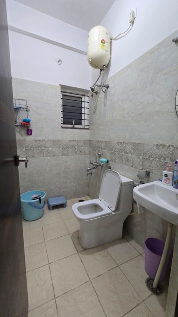 Bathroom, hsr layout 2 Bedroom 1100 Sq.Ft. Builder Floor In Hsr Layout Bangalore 9813703