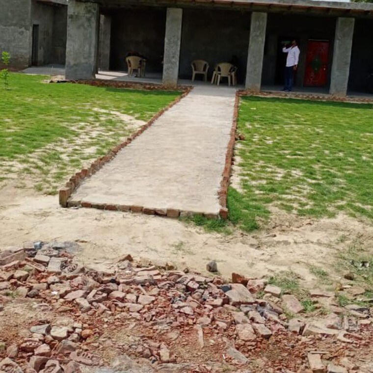 Garden, sector 63a  195 Sq.Mt. Plot In Sector 63a Noida 9813735