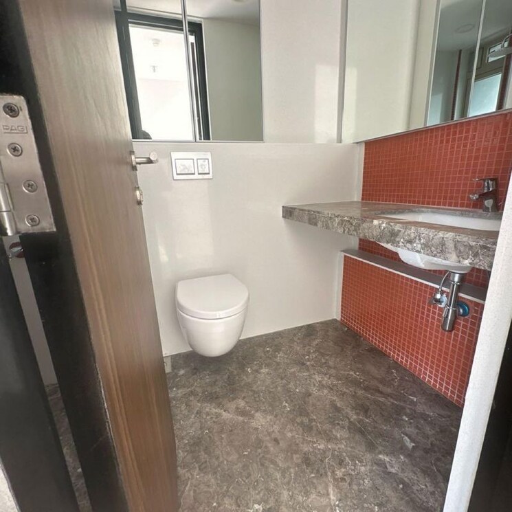 Bathroom, worli 3 Bedroom 1335 Sq.Ft. Apartment In Worli Mumbai 9813749