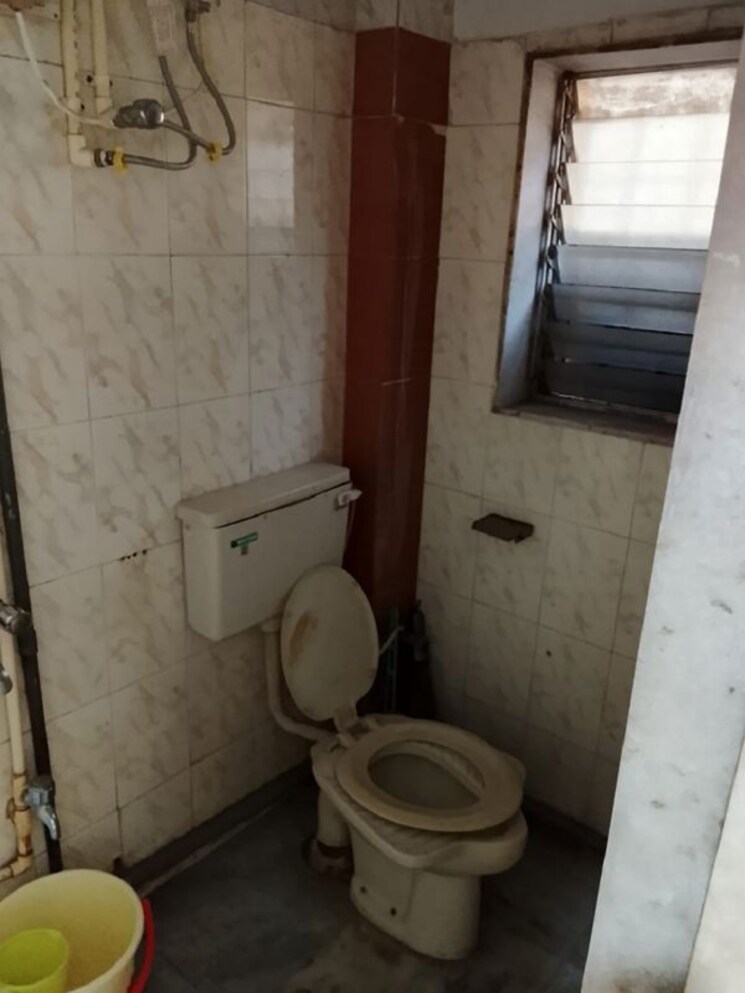 Bathroom, vile parle west 1 RK 200 Sq.Ft. Apartment In Vile Parle West Mumbai 9813747