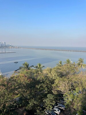 Master Bedroom in 4 BHK Apartment at Maker Tower, Cuffe Parade – for Sale