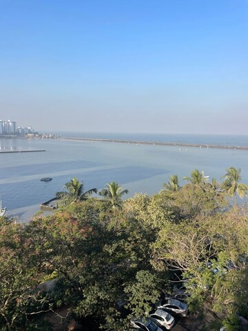 Master Bedroom in 4 BHK Apartment at Maker Tower, Cuffe Parade – for Sale