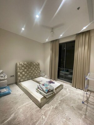 Bedroom in 5 BHK Apartment at Ekta Verve, Khar West – for Rent