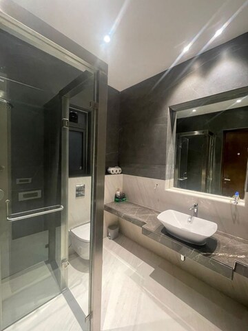 Attached Bathroom in 5 BHK Apartment at Ekta Verve, Khar West – for Rent