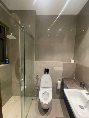 Bathroom in 5 BHK Apartment at Ekta Verve, Khar West – for Rent