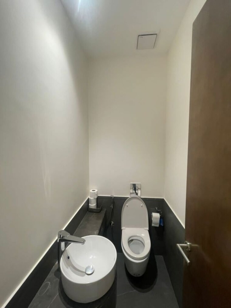 Bathroom, ekta-verve 5 Bedroom 2380 Sq.Ft. Apartment In Khar West Mumbai 9813856