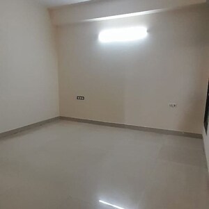 Room in 3 BHK Apartment at Rishabh Platinum, Ahinsa Khand 2 – for Rent
