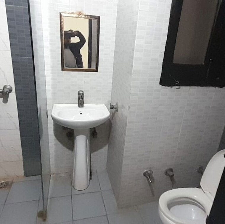 Bathroom, rishabh-platinum 3 Bedroom 1684 Sq.Ft. Apartment In Ahinsa Khand 2 Ghaziabad 9811349